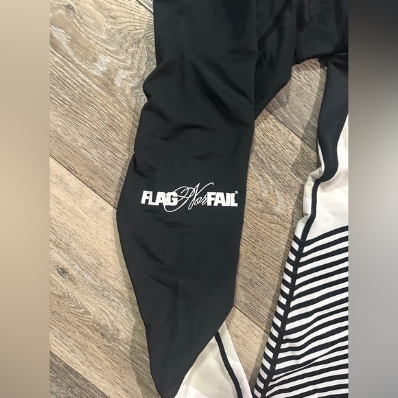 Flag Nor Fail Black and White leggings - Picture 2 of 4